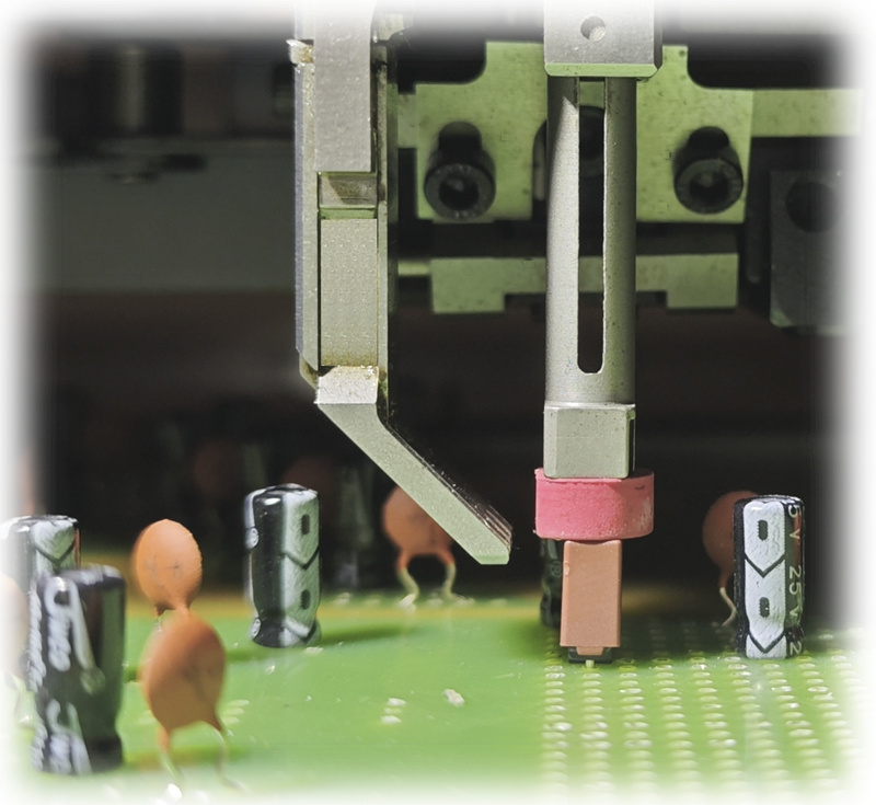 精密工程的力量：揭秘自動立式插件機如何塑造電子產(chǎn)業(yè)未來(圖1)